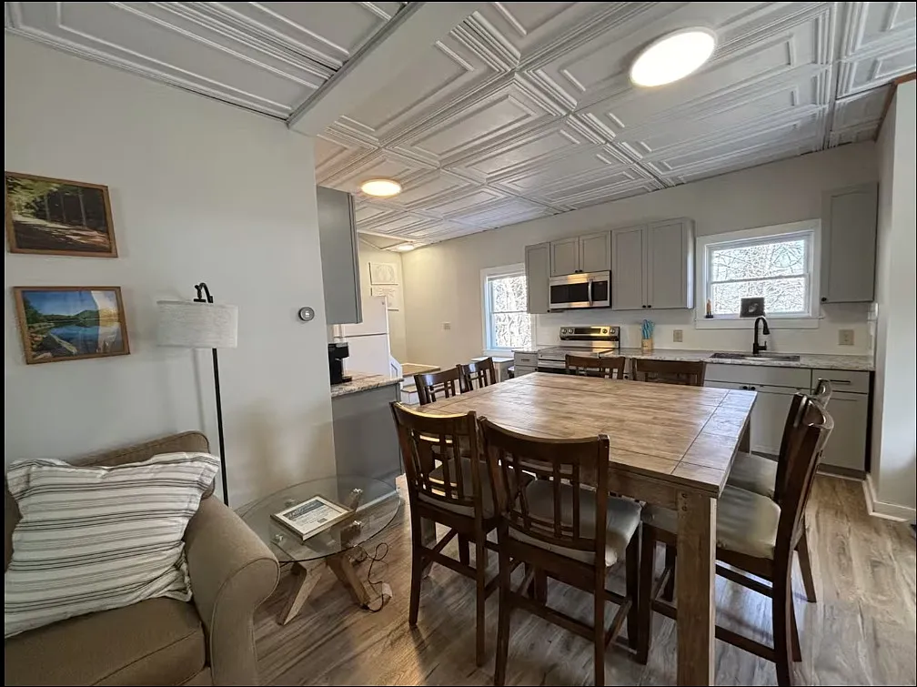 24 Forest Ave — Photo 3