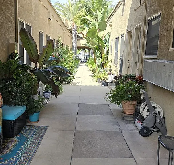1415 E 2nd St — Photo 16