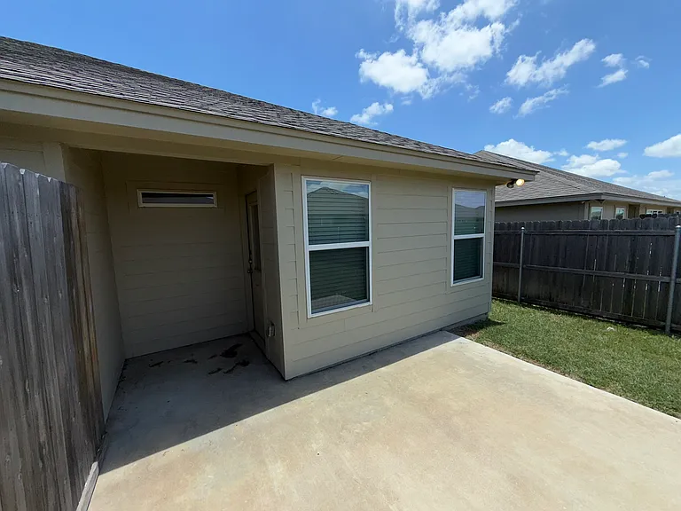3206 Addison Way — Photo 2