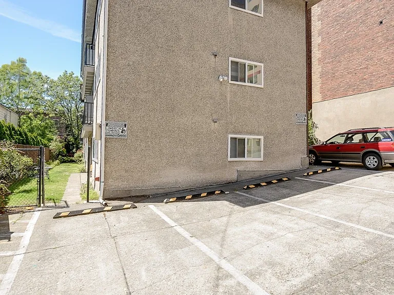 718 2nd Ave W — Photo 14
