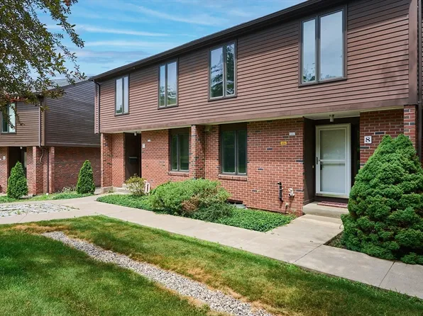 8 Emerson Ct, Amherst, MA 01002