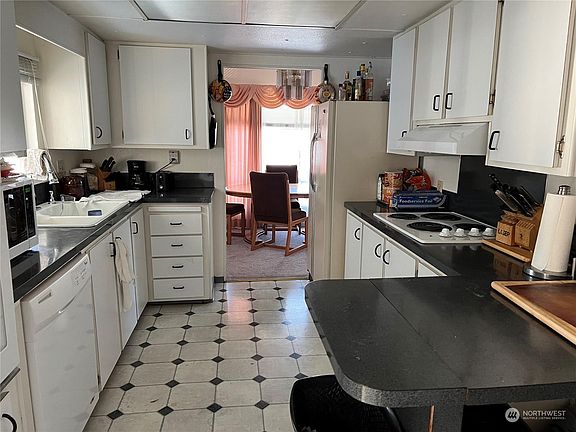 3rd image of 1415 84th St SE Unit 132