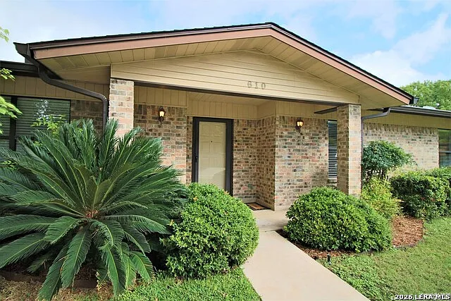 610 Creek Dr