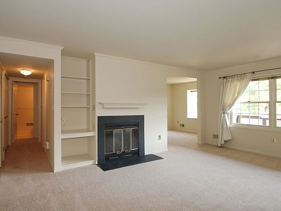 Living Room with fireplace