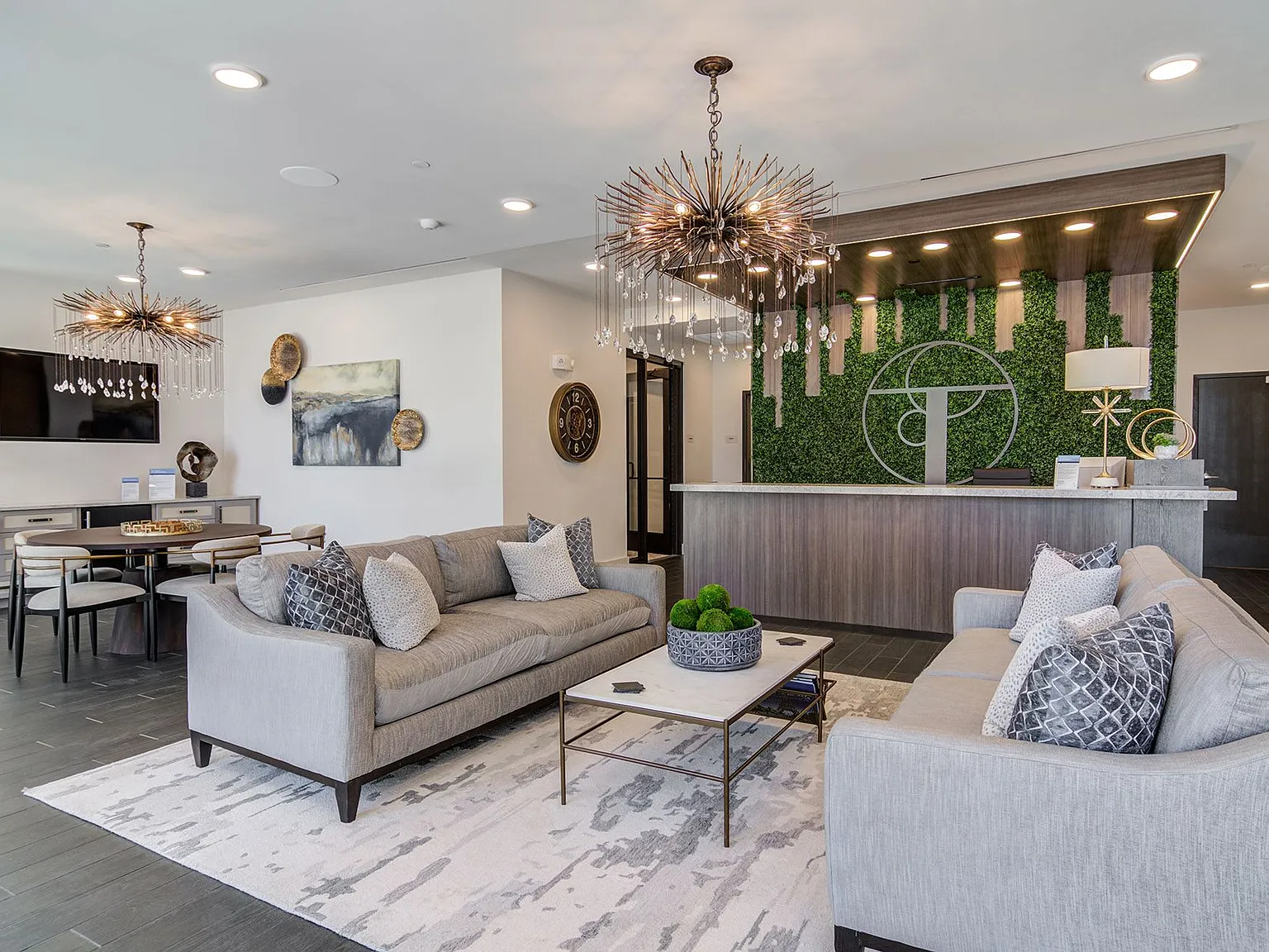 The Tomlin Luxury Apartments — Photo 2