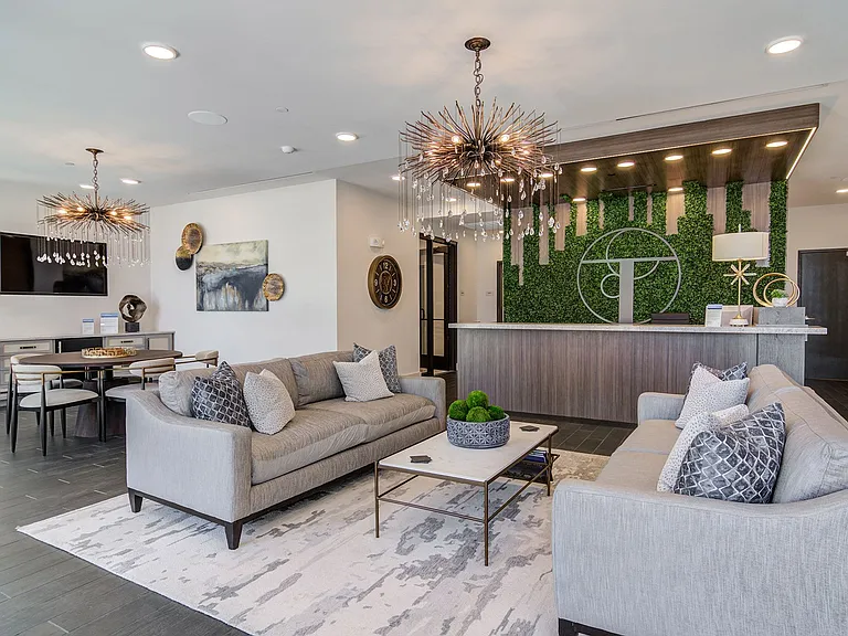 The Tomlin Luxury Apartments — Photo 2