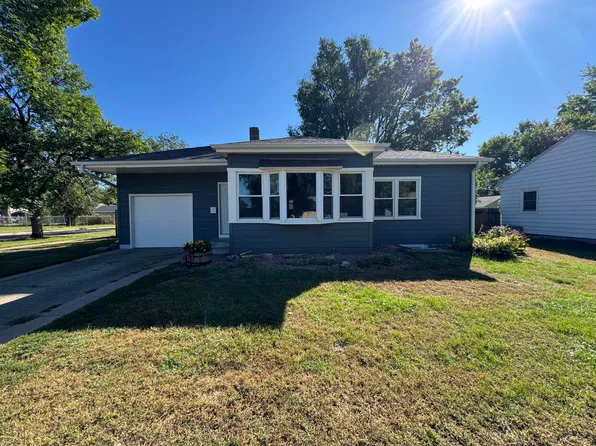 912 Montana Ave SW, Huron, SD 57350