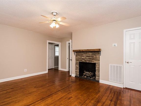 4th image of 105 Elk St