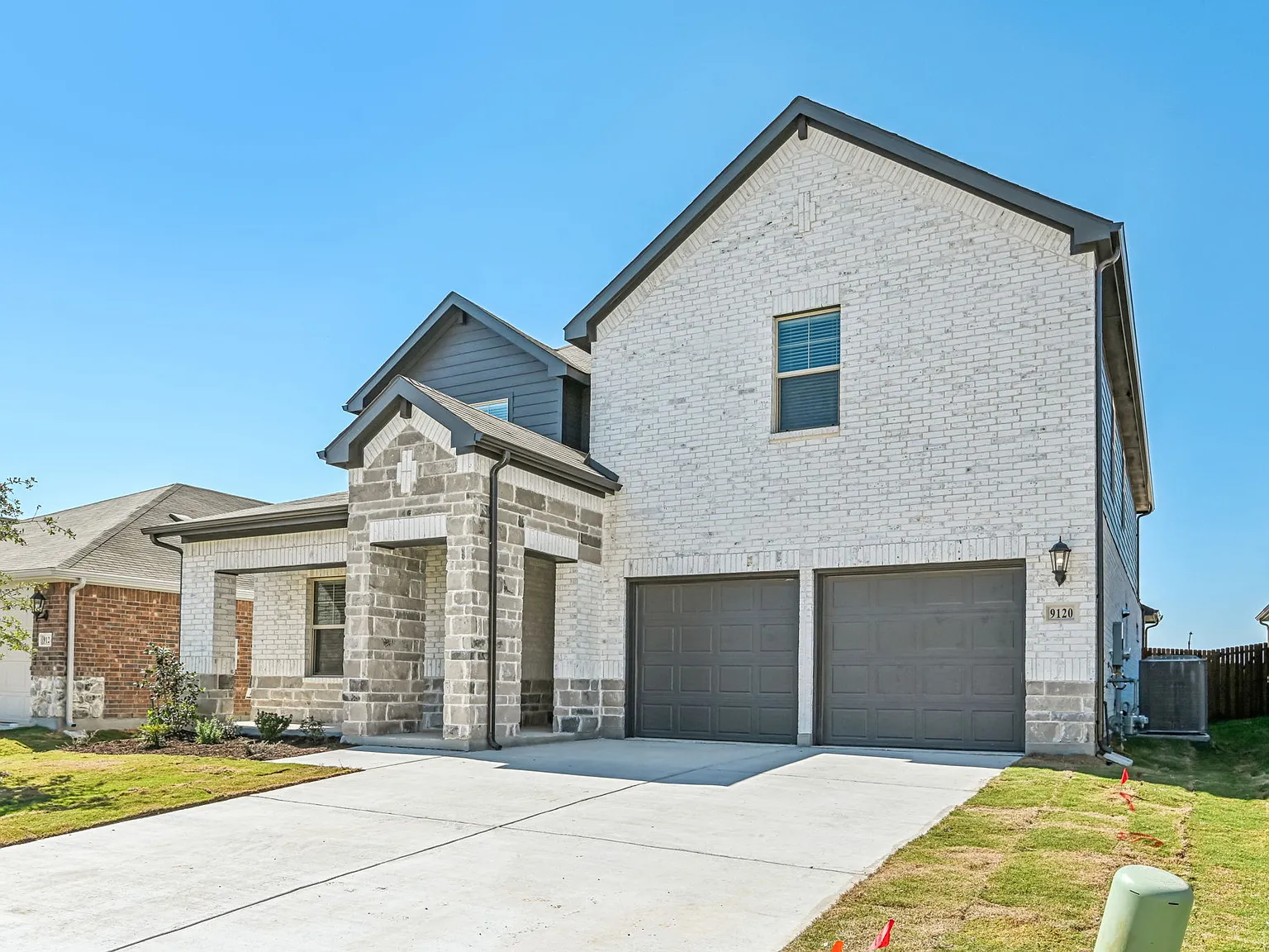 5 bed, 3627 sqft, $2,950 — Photo 3