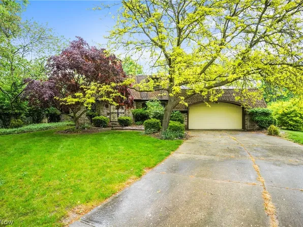 22582 Vine Ct, Rocky River, OH 44116