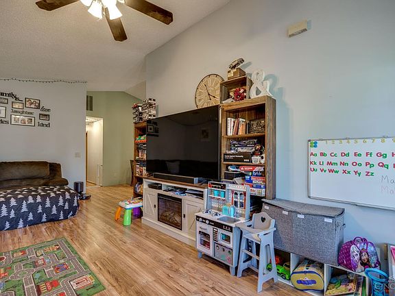 4th image of 439 Martin Ave