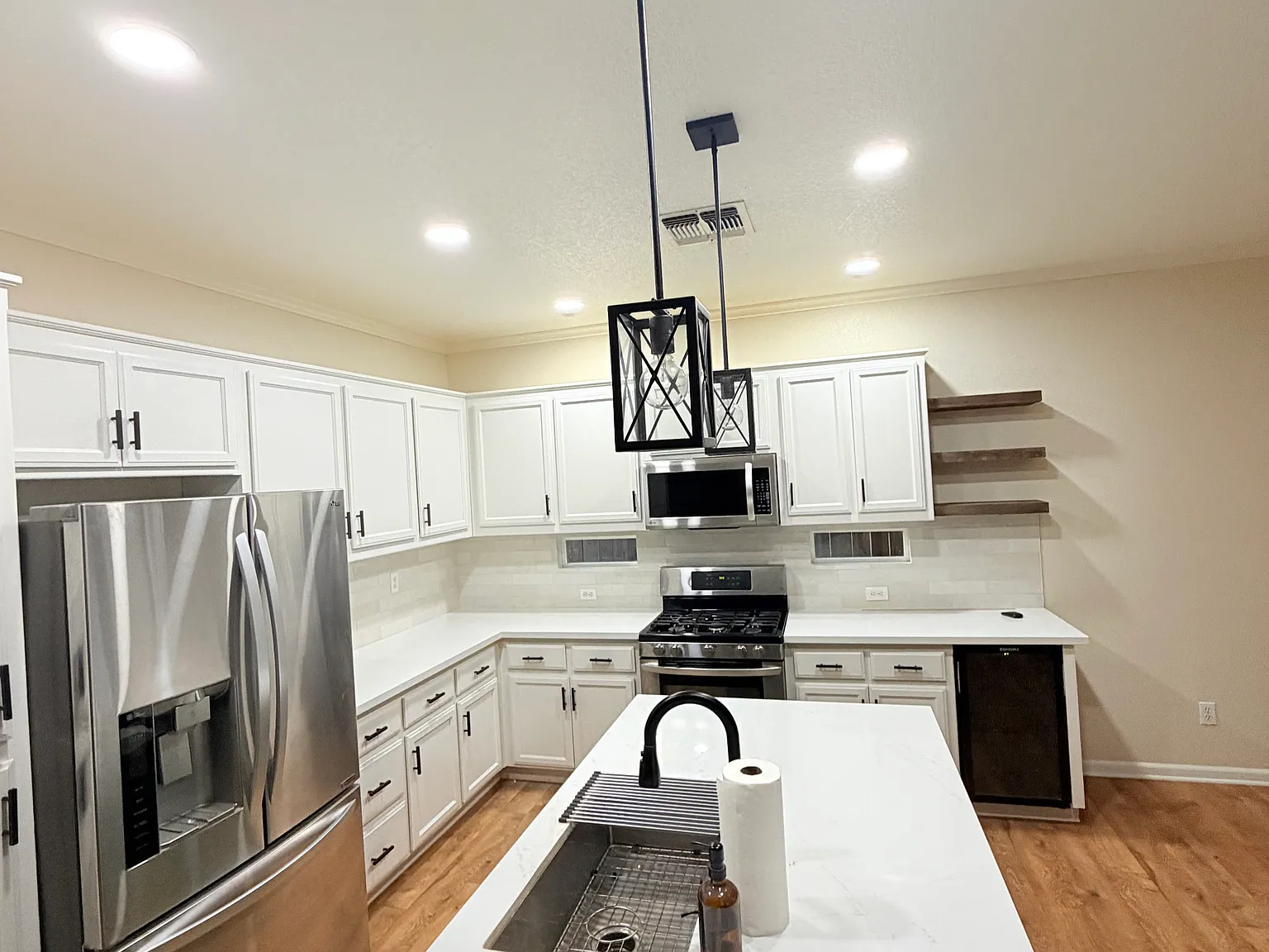 3 bed, 1480 sqft, $2,700 — Photo 3