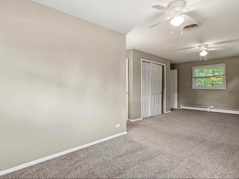 1005 E Washington Center Rd — Photo 10