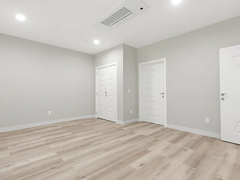 Taj Estates of Franklin II — Photo 16