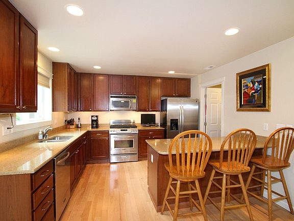 4th image of 33411 38th Ave S