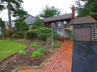 2 Walnut Rd, East Rockaway, NY 11518