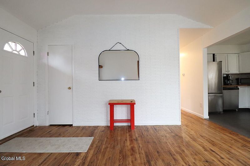 4th image of 12 Nelson Avenue