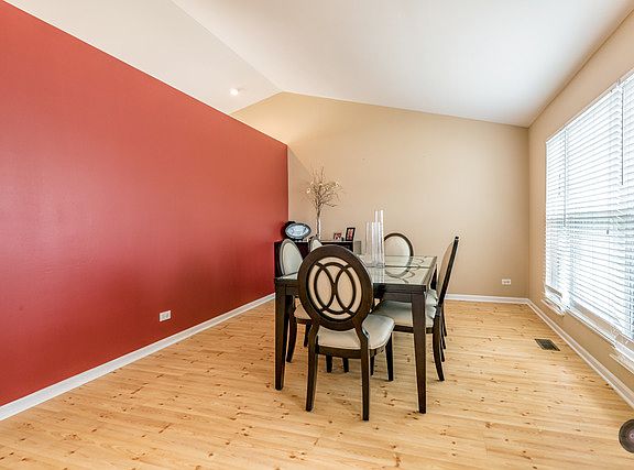 3rd image of 479 Bluebird Dr