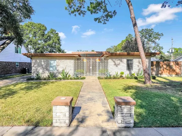 10630 Olympia Dr, Houston, TX 77042