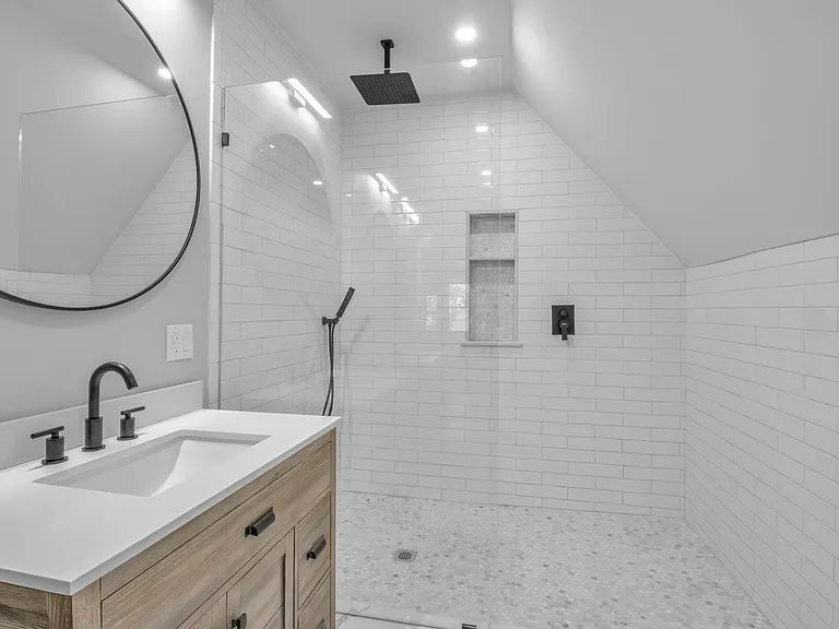 100 Richmond Ave #UPPER — Photo 48