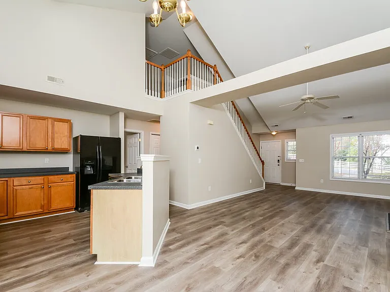 1910 Sterling Hill Dr — Photo 6
