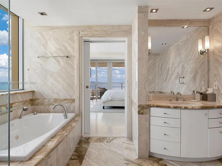 101 Ocean Dr #907 — Photo 21
