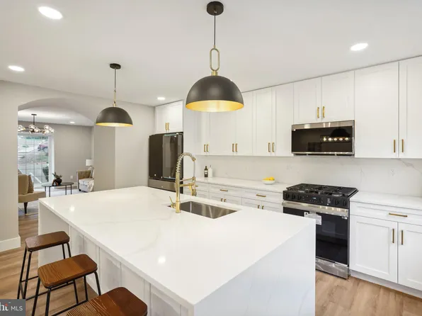 9273 Bailey Ln, Fairfax, VA 22031