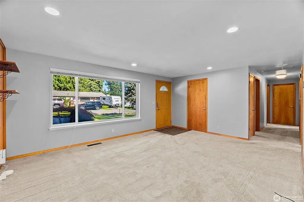 3 bed, 1056 sqft, $2,950 — Photo 3