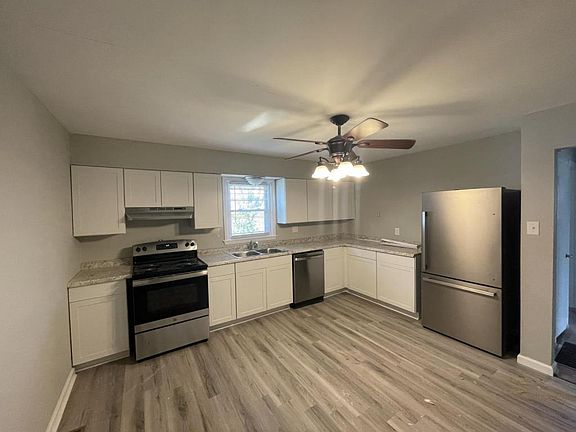 2nd image of 105 Leesway Ct