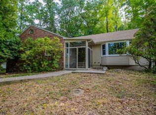 19 Sunrise Dr, Warren, NJ 07059