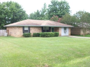 302 Ricky Dr, Palestine, TX 75803