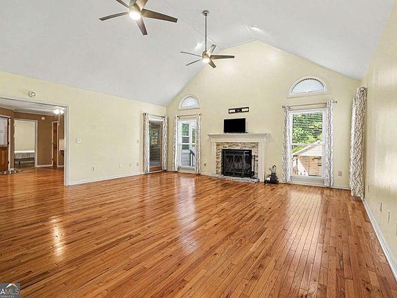 5th image of 2822 Green Rd