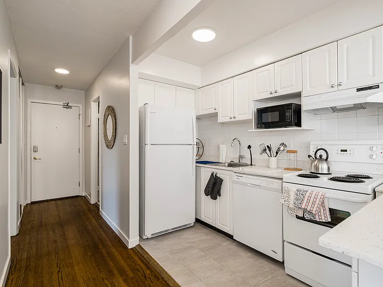 1750 Davie St #206 — Photo 12