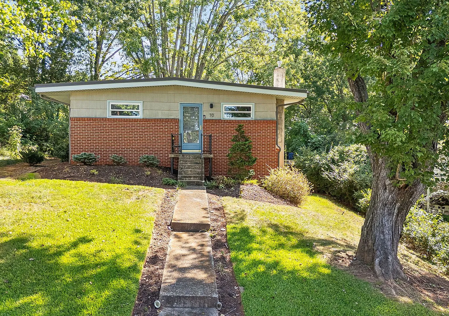 West Asheville 3-Bedroom/2-Bathroom House near Haywood Road — Photo 1