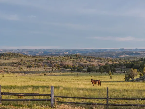 403 & 409 S Mineral Springs Rd, Mount Carmel, UT 84755