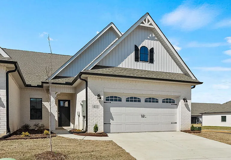 411 Raleigh Elm Dr SW — Photo 1
