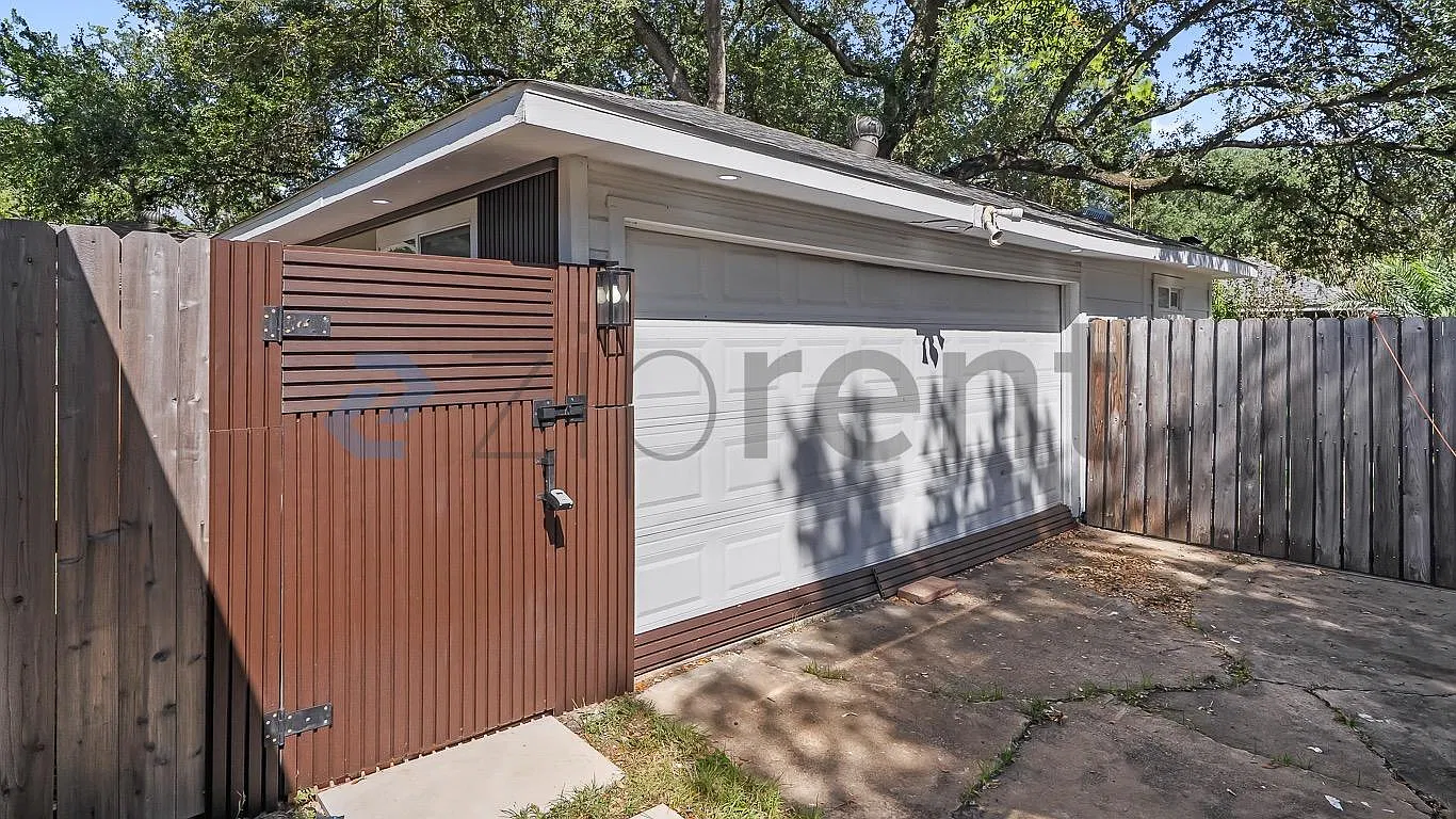 2 bed, 1000 sqft, $1,800 — Photo 1