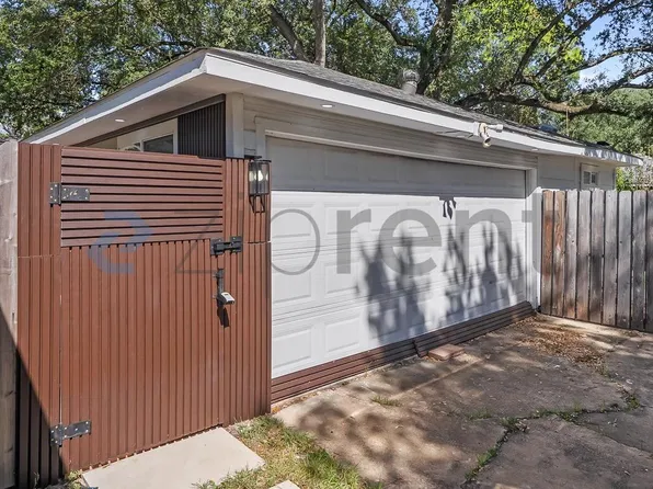 12430 Briar Forest Dr #B, Houston, TX 77077