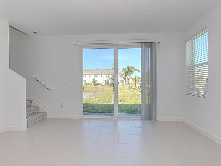 503 SE Rivergrass St — Photo 22