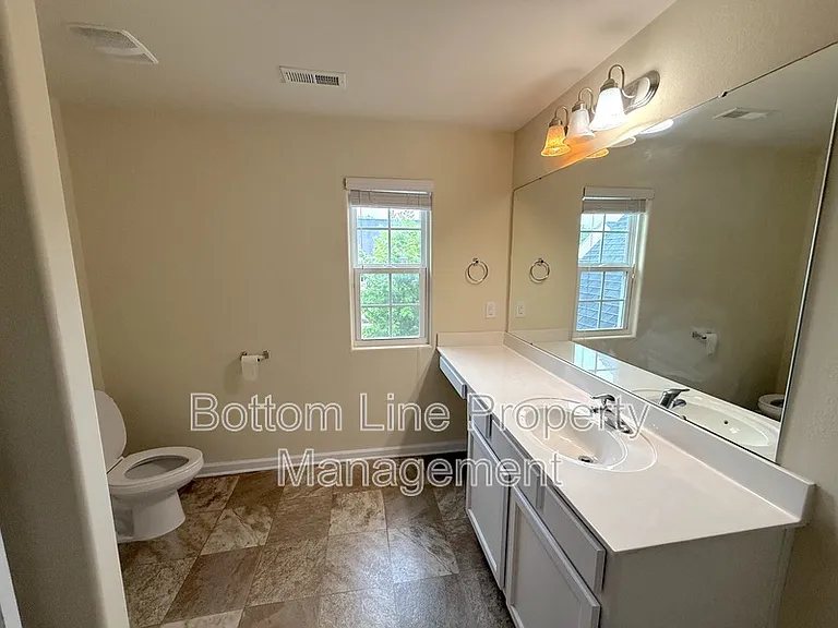 1321 Waylon Ave — Photo 18