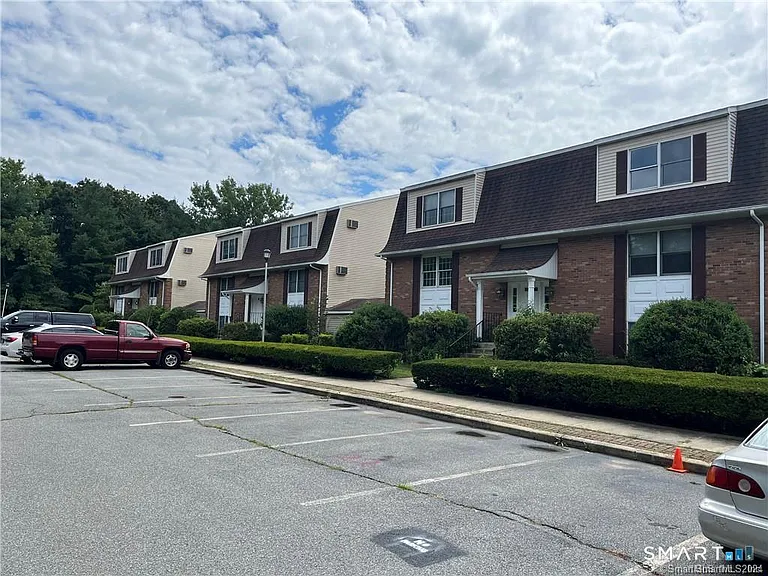 302 Boston Post Rd — Photo 1