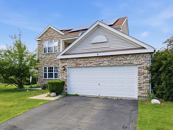 3rd image of 9 Tenneyson Ct