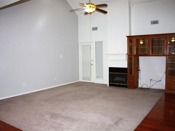2nd image of 407 Oak Leaf Dr