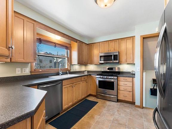 4th image of 4740 Xerxes Ave S