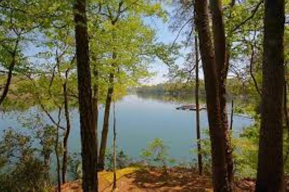 160' Waterfront onSmith Lake