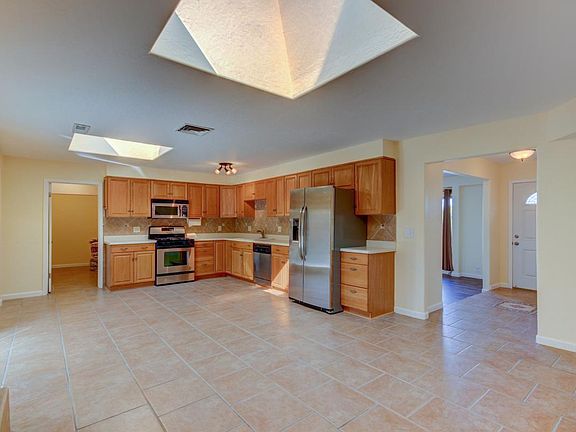 5th image of 3020 Garden Ln