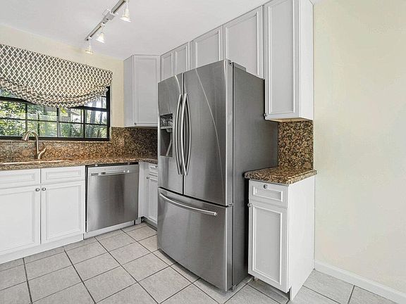 5th image of 9404 Longmeadow Cir