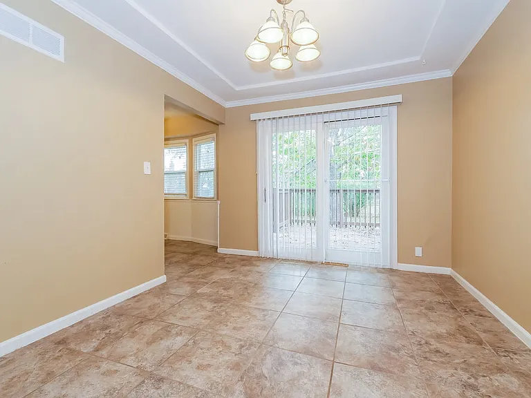 9915 Westgate Ln — Photo 7