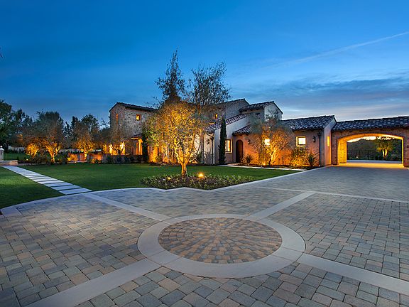 Motor-Court w/inter-locking pavers