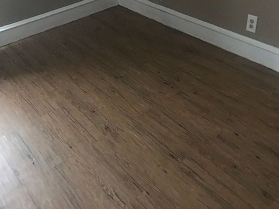 New vinyl floors throughout